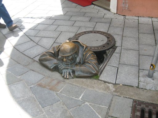 Bratislava, Slowakei, Der Glotzer Cumil, Bronze Skulptur