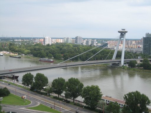 Nový Most, UFO, Aussichtsplattform, Bratislava, Slowakei, Ansicht von der Burg