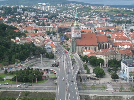 Nový Most, UFO, Aussichtsplattform, Bratislava, Slowakei, Blick auf den Martinsdom