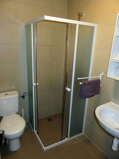 Hotel Aviator Garni Bratislava, Slowakei, Bad mit WC, Duschkabine und Waschbecken