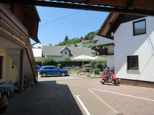 Apartments & Rooms Prešeren, Bled - Zasip, Slowenien, Ausblick aus dem Zimmer 2 auf den Hof