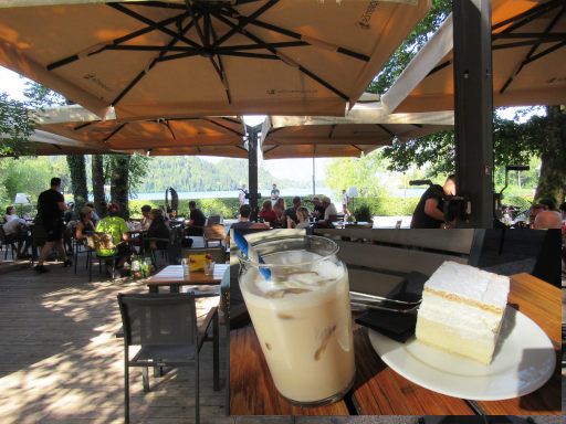 Bled, Slowenien, Restaurant / Bar Zeka Cremeschnitte und Eiskaffee