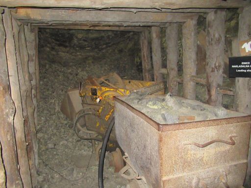 Quecksilberbergwerk Museum, Idrija, Slowenien, Erzabbau und Transport mit Maschinen