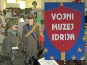 Kriegsmuseum, Idrija, Slowenien, italienische Uniformen