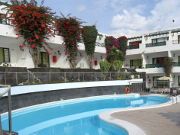 Apartamentos La Moraña Puerto del Carmen, Lanzarote, Spanien, Schwimmbecken mit Liegen