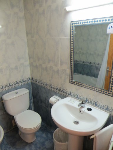 Hotel S’Anfora & Fleming, San Antonio, Ibiza, Spanien, Bad mit WC und Waschbecken