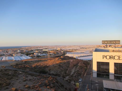 B&B Hotel Almer&iacute;a V&iacute;car, Almer&iacute;a, Spanien, Zimmer 415 mit Ausblick auf Einkaufszentrum und Richtung Meer