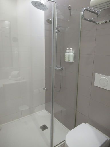 B&B Hotel Almer&iacute;a V&iacute;car, Almer&iacute;a, Spanien, Spanien, Bad mit Regenschauerdusche und WC