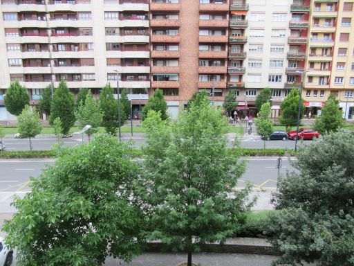 B&B Hotel Vitoria General Álava, Vitoria-Gasteiz, Spanien, Ausblick auf die Avenida Gasteiz