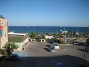 Etap, Alicante, Spanien, Blick auf das Meer, links das ibis Hotel