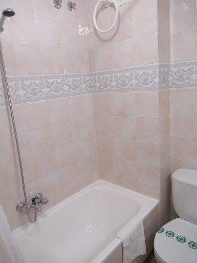 Hostal San Martin, Molinos de Duero, Spanien, Spanien, Bad mit Badewanne / Dusche und WC