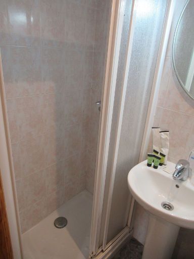 Hotel Aldatzeta Ostatua, Bermeo, Spanien, Bad mit Dusche und Waschbecken