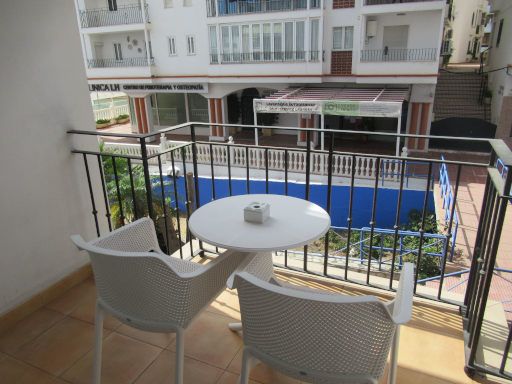 Hotel Almijara, La Herradura, Spanien, Balkon mit zwei Stühlen und Tisch