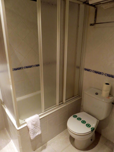 Hotel Alvargonzález, Vinuesa, Spanien, Bad mit Dusche und WC