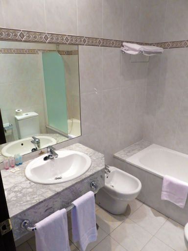 Hotel Arcea Villaviciosa, Villaviciosa, Spanien, Bad mit Waschbecken und WD