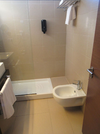 Hotel Aura, Algeciras, Spanien, Bad mit Dusche und WD