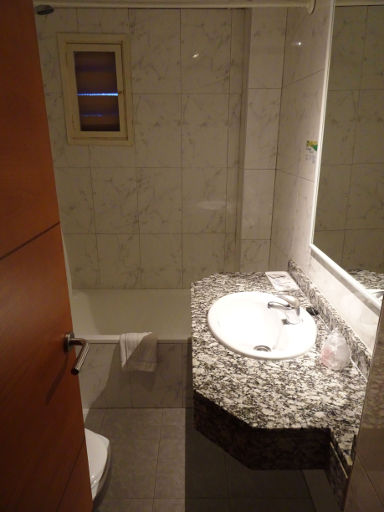 Hotel Blue Bay, Cala Mayor, Mallorca, Spanien, Bad mit Dusche und Waschbecken