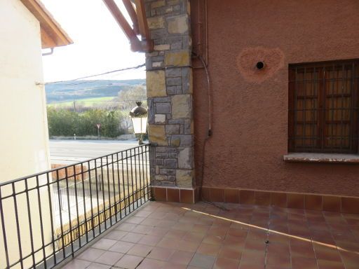 Hotel Casbas Senegüé, Spanien, Blick aus dem Fenster Richtung Straße