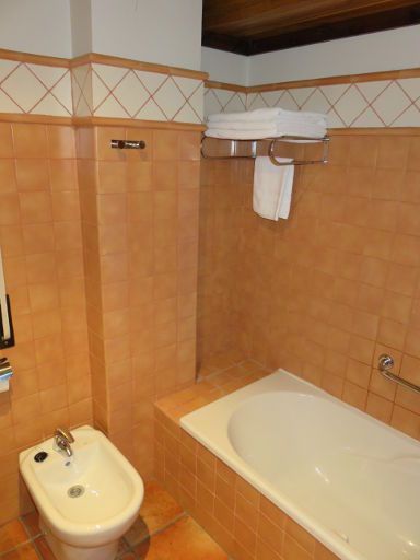 Hotel Casbas, Senegüé, Spanien, Bad mit WD und Badewanne mit Dusche