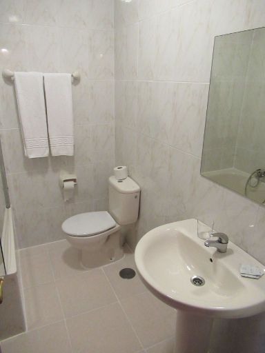 Hotel Costa San Juan de la Canal, Soto de la Marina, Spanien, Bad mit WC und Dusche