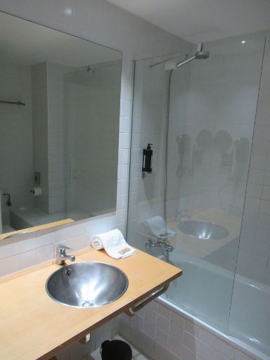 ETH Hotel Irún, Irún, Spanien, Spanien, Bad mit Waschbecken und Badewanne / Dusche