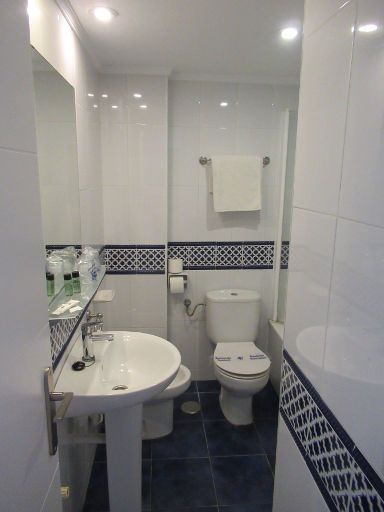 Hotel La Barracuda, Torremolinos, Spanien, Bad mit Waschbecken, WD und WC