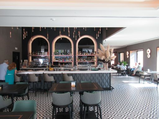 Hotel Mercure Lugo Centro, Lugo, Spanien, Empfangshalle mit Bar, Sitzgelegenheiten und Rezeption