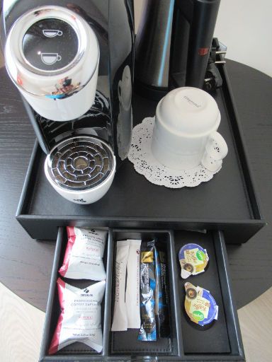 Hotel Torre de Núñez, Lugo, Spanien, Kaffeeautomat mit Candelas Kapsel