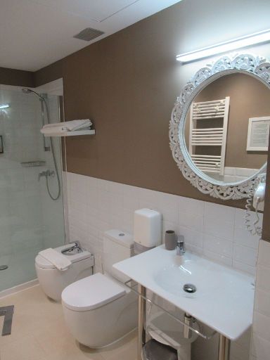Hotel Torre Zumeltzegi, Oñati, Spanien, Bad mit Waschtisch, WC, WD und Dusche