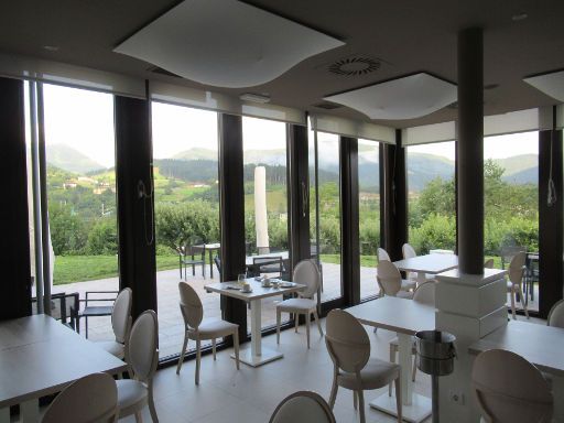 Hotel Torre Zumeltzegi, Oñati, Spanien, Frühstücksraum mit Terrasse und Blick ins Tal