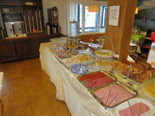 Hotel y Apartamentos Tirol, Formigal, Huesca, Spanien, Frühstückbuffet mit großer Auswahl