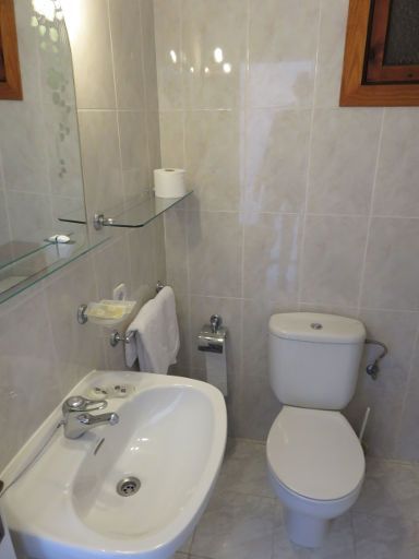 Hotel Xapala, S’Arenal, Mallorca, Spanien, Bad mit Waschbecken und WC