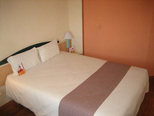 ibis Barcelona Cornellà, Spanien, Zimmer 301 mit Doppelbett