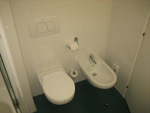 ibis Barcelona Cornellà, Spanien, Bad mit WC und WD