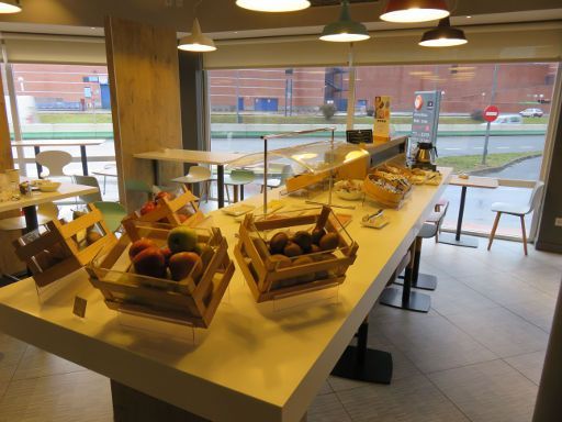 ibis Bilbao Barakaldo, Frühstücksraum und ein Teil vom Frühstücksbuffet