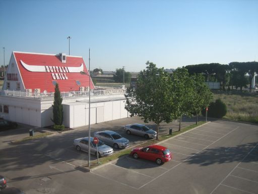 ibis budget Madrid Alcalá de Henares, Spanien, Blick aus Zimmer 225 Richtung Parkplatz und Buffalo Grill