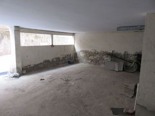 Ten Piso Agencia Inmobiliaria, Madrid, Spanien, Garage Calle de Virgen de Lluc 110, Stellplatz rechts