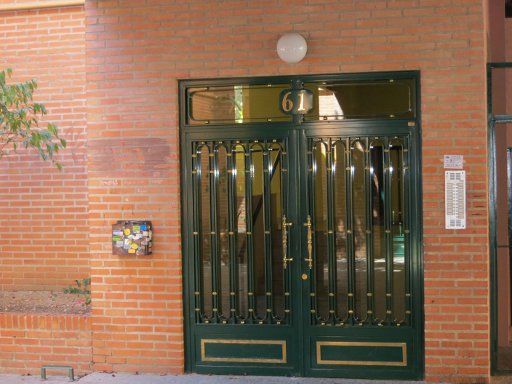 Grupo Inmobiliario TENGOTUCASA, Madrid, Spanien, Calle Virgen de la Oliva Hauseingang