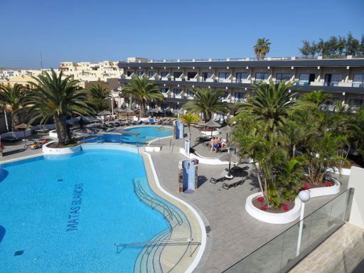 Kn Hotel Matas Blancas, Costa Calma, Fuerteventura, Spanien, Schwimmbecken mit Liegen im Schatten und in der Sonne