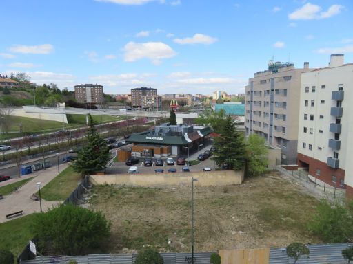 Novotel Valladolid, Spanien, Blick aus dem Zimmer 412 auf eine McDonald’s® Filiale