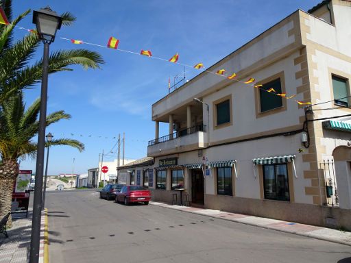 Hostal Parador de los Llanos, Torreorgaz, Spanien, Außenansicht in der Calle la Cruz 24, 10182 Torreorgaz