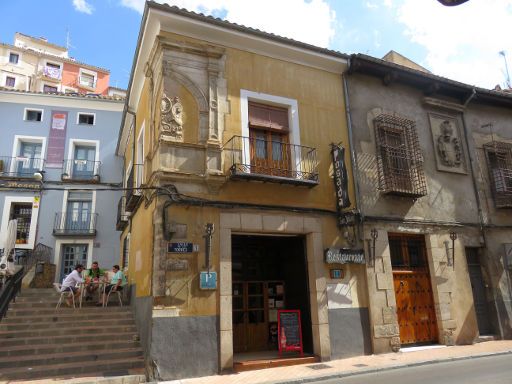 Posada San Julián, Cuenca, Spanien, Außenansicht mit Seiteneingang an der Calle Torres 1 in 16001 Cuenca