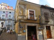 Posada San Julián, Cuenca, Spanien, Außenansicht mit Seiteneingang an der Calle Torres 1 in 16001 Cuenca