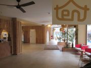 tent Lloret de Mar, Lloret de Mar, Spanien, Empfangshalle mit Automaten und Rezeption