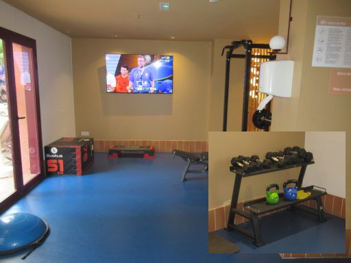 tent Lloret de Mar, Lloret de Mar, Spanien, Fitness Raum mit Geräten und Hanteln