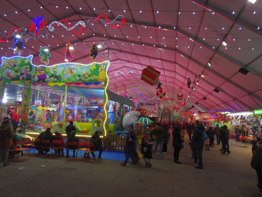 Alcalá ciudad de la Navidad 2019, Alcalá de Henares, Spanien, Halle mit Spielen