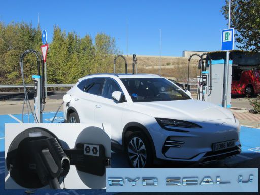 Powerdot, Ladesäulen, Elektrofahrzeuge, Alcalá de Henares, Spanien, BYD SEAL U mit CCS2 verbunden
