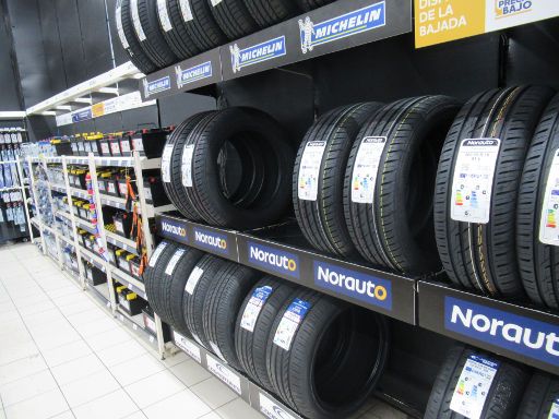 Norauto, Alcalá de Henares, Spanien, Ladengeschäft mit Reifen Eigenmarke Norauto