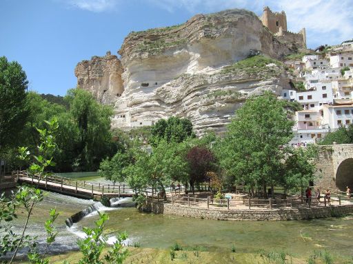 Alcalá del Júcar, Spanien, Stauwehr und künstliche Insel