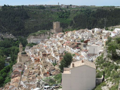 Burg, Alcalá del Júcar, Spanien, Burg, Kirche San Andrés und Häuser in Alcalá del Júcar